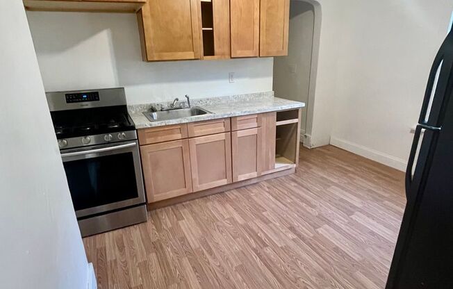 2 beds, 1 bath, 932 sqft, $950, Unit 155 Glenwood Apt 2