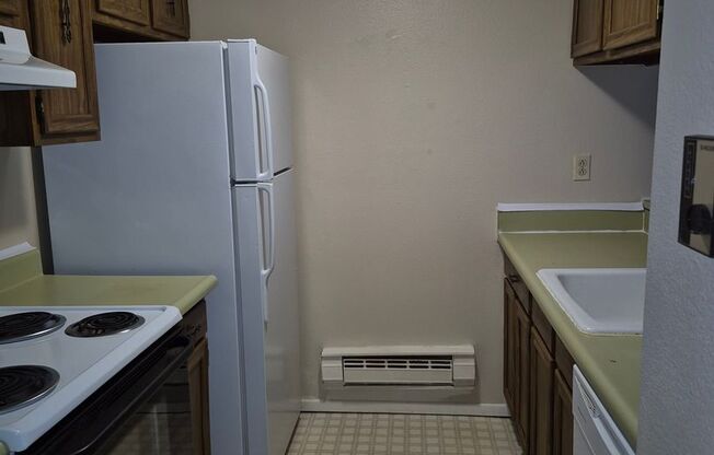 2 beds, 1 bath, 792 sqft, $1,000, Unit #22