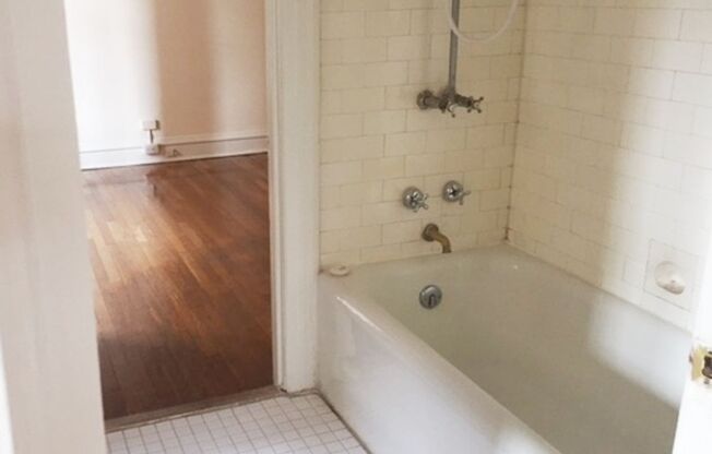 1 bed, 1 bath, 550 sqft, $1,400, Unit 403