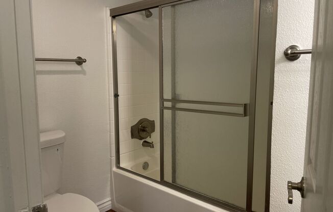 2 beds, 2 baths, 912 sqft, $2,790, Unit 0091