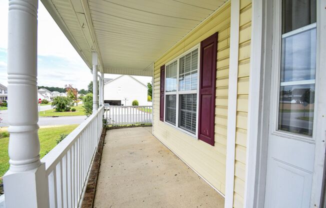 3 Bedroom 2.5 Bathroom with a Large Deck and Bonus Room!