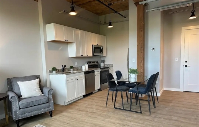 1 bed, 1 bath, 602 sqft, $1,950, Unit 327