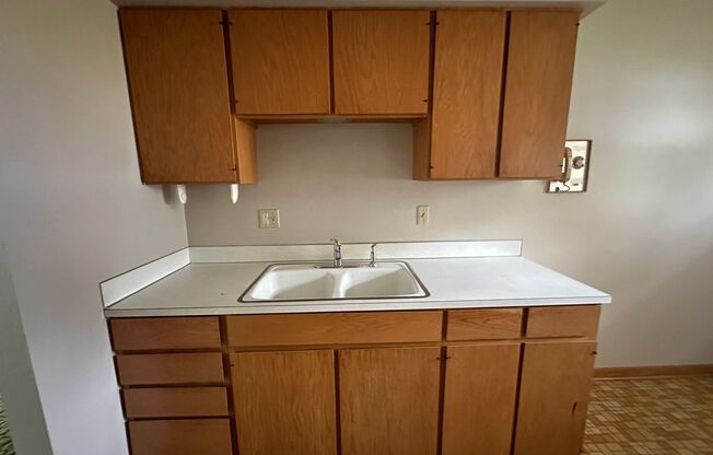 2 beds, 1 bath, $950