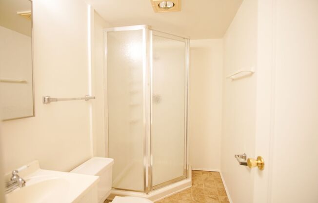 Studio, 1 bath, $995, Unit 10