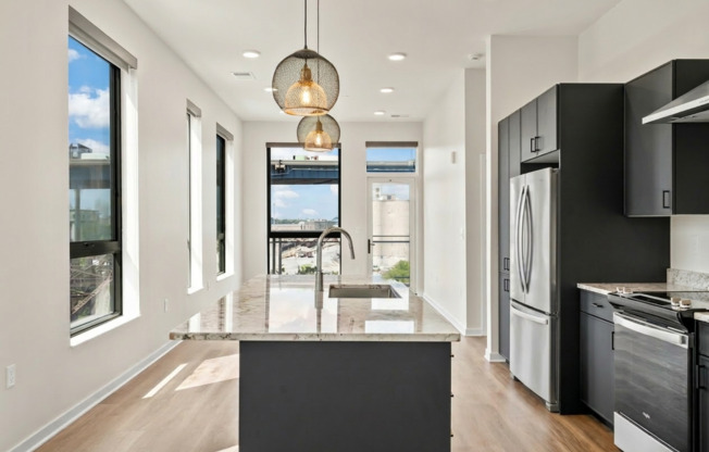 2 beds, 1 bath, 983 sqft, $2,725, Unit 112