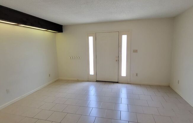 2 beds, 1.5 baths, $1,050, Unit 7