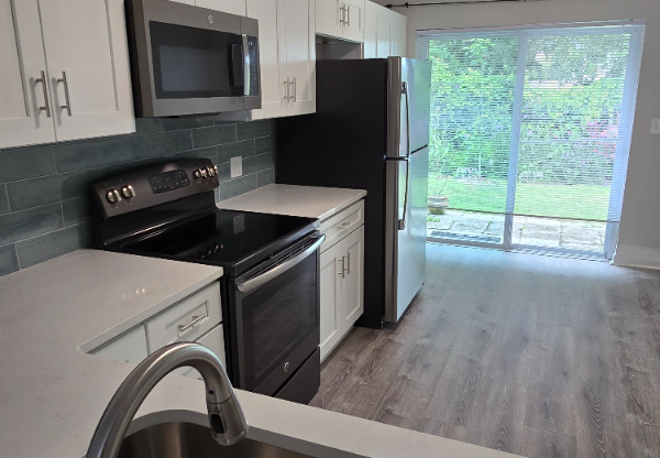 843 CAMBRIDGE CT