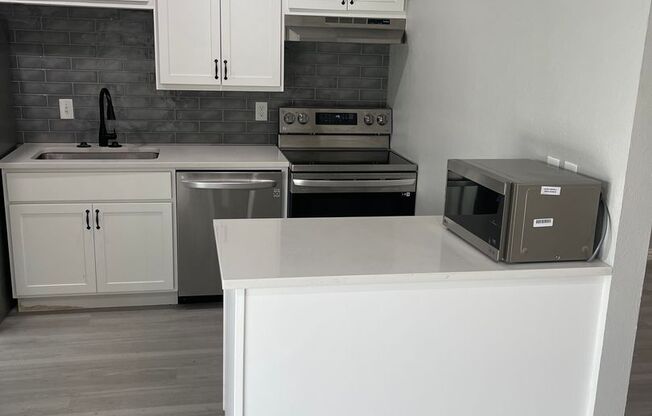 Newly Renovated One Bedroom Near SMU with ALL BILLS PAID!