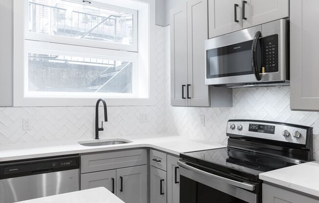 1 bed, 1 bath, 666 sqft, $2,395, Unit 001