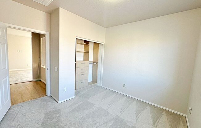 3 beds, 2 baths, $1,900, Unit # 2013