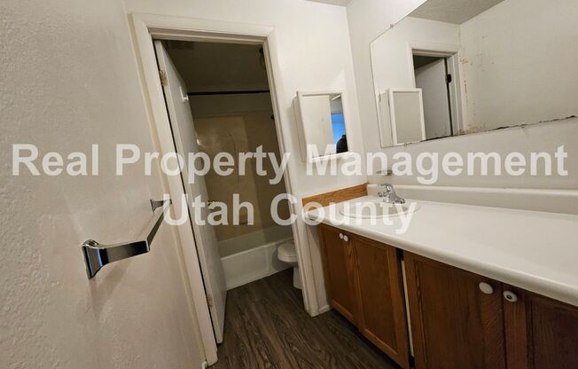 2 beds, 1 bath, 846 sqft, $1,100, Unit #8