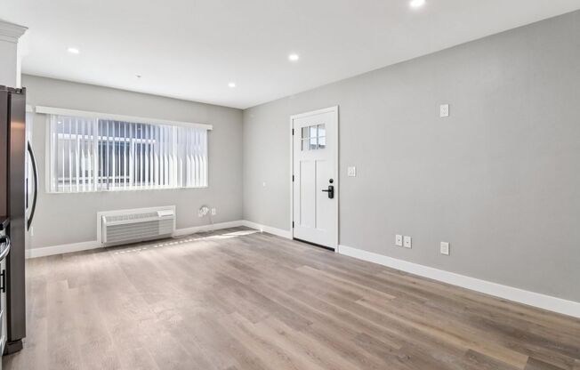 3 beds, 3 baths, 1,140 sqft, $3,895, Unit 210