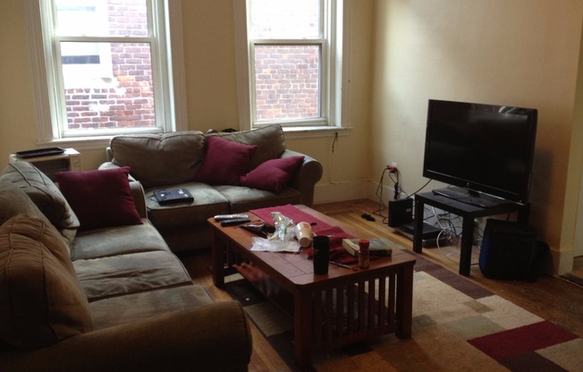 3 beds, 1 bath, $3,800, Unit 1