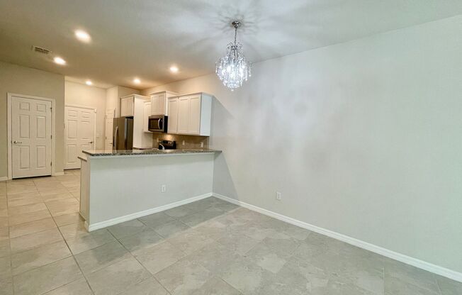 2 Bedroom 2.5 Bathroom Townhouse in Gated Community!