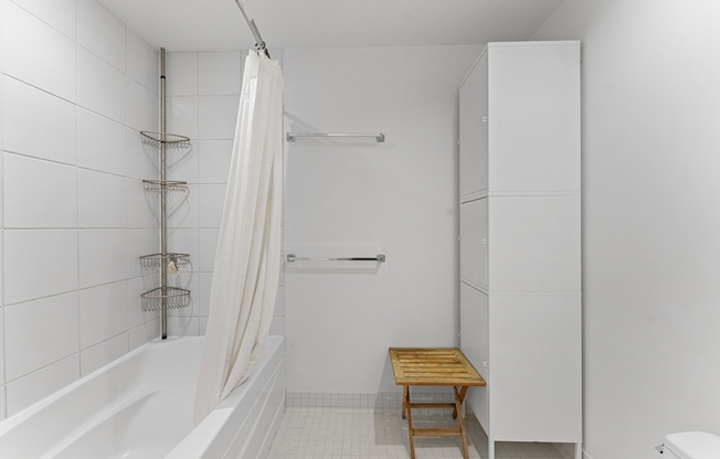 1 bed, 1 bath, 1,051 sqft, $4,200, Unit 1F