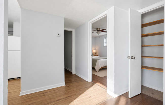 1 bed, 1 bath, 740 sqft, $925, Unit 37