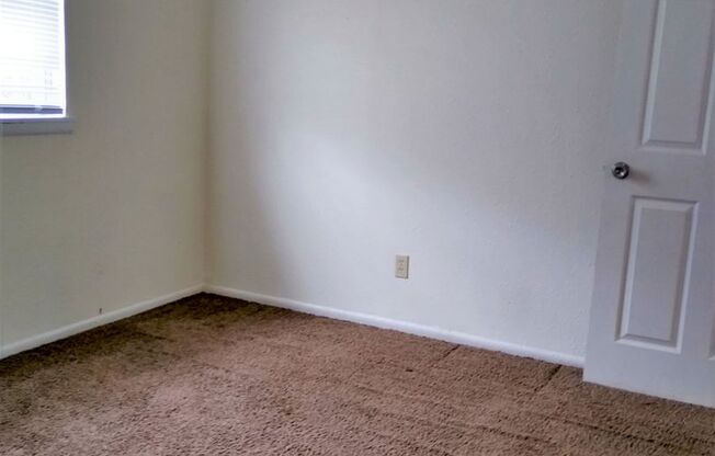 3 beds, 1 bath, 775 sqft, $876, Unit 415-17 Arter-417 Arter