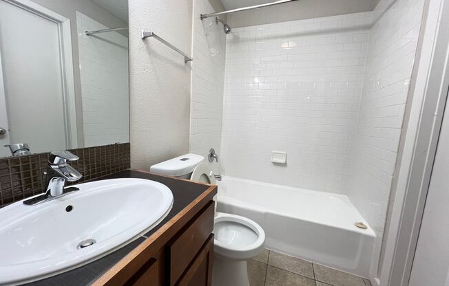 2 beds, 1 bath, 856 sqft, $1,499, Unit WIL-216