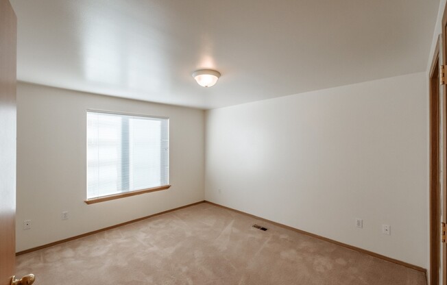 3 beds, 2.5 baths, $2,195, Unit 2319-MT