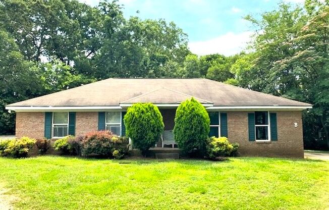 Downtown Cornelius! Minutes from Lake Norman! 2 Bedroom, DUPLEX!