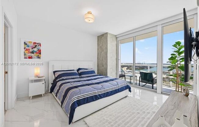 2 beds, 2 baths, 1,208 sqft, $5,490, Unit 888 Biscayne Blvd # 2404