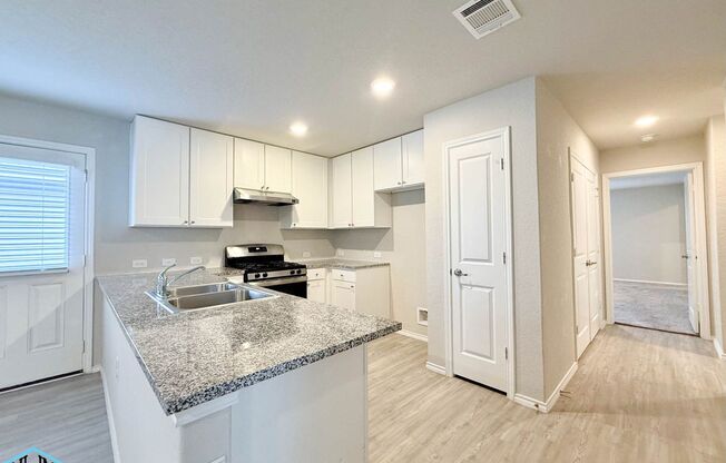 Comfort, Convenience & Accessibility! Beautiful 3-Bedroom 2-Bath Singe Storey Home Near Randolph & Ft. Sam!