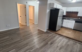 2 beds, 1 bath, 800 sqft, $925, Unit Unit 2