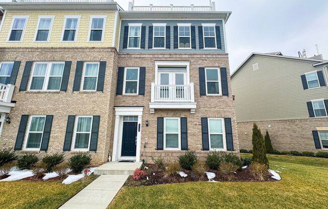 Fantastic 4 Bed 3.5 Bath End Unit Townhome In Potomac Shores Town Center