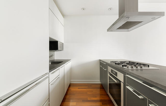 1 bed, 1.5 baths, 979 sqft, $9,500, Unit 790
