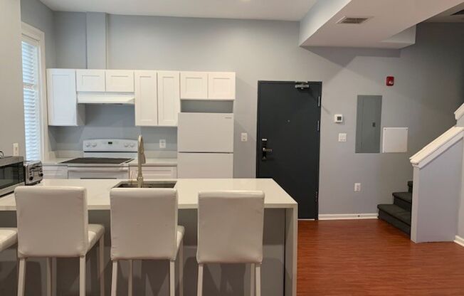 2 beds, 1.5 baths, 928 sqft, $1,650, Unit 407