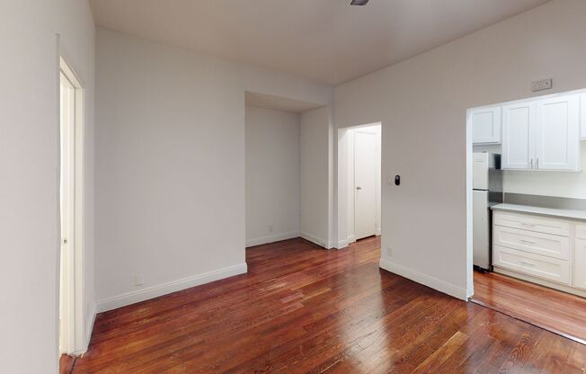 The Elmwood Apartments...Beautiful Apartments in the Heart of Koreatown!