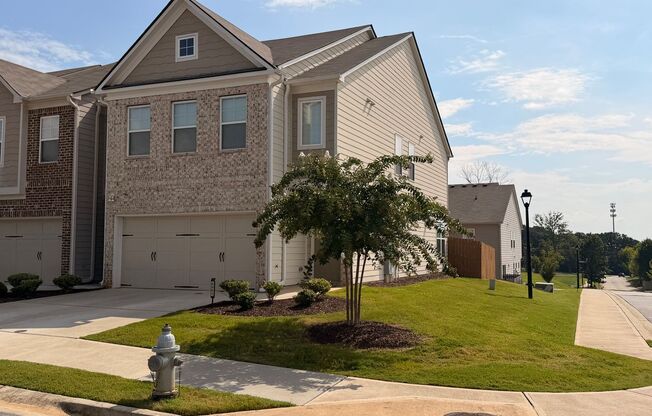 Elegant Lithonia 3 Bedroom 2.5 bath with Fenced backyard!
