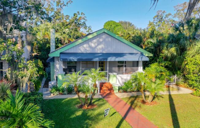 Charming two bedroom two bathroom cottage in North St. Petersburg Fully Updated.