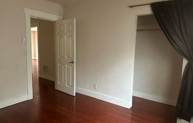 2 beds, 1 bath, $1,900