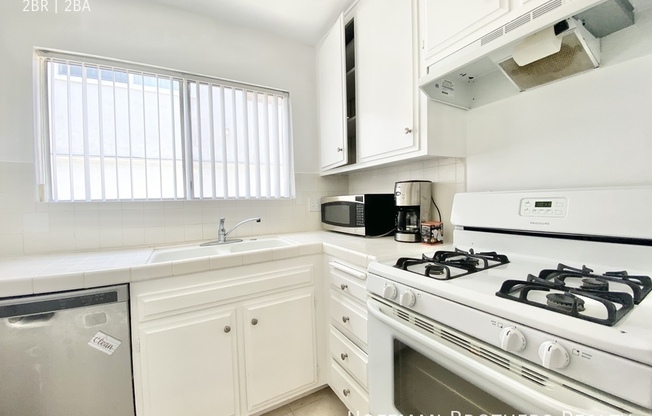 2 beds, 2 baths, $3,300