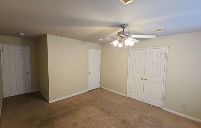 3 beds, 2.5 baths, $1,495, Unit UNIT B