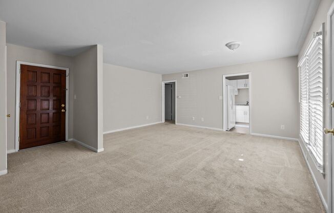*MOVE IN READY* 3 Bed, 2 Bath Condo, Close to Uptown!!!