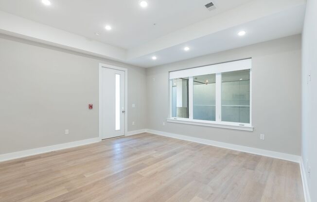 2 beds, 2 baths, $1,750, Unit 100