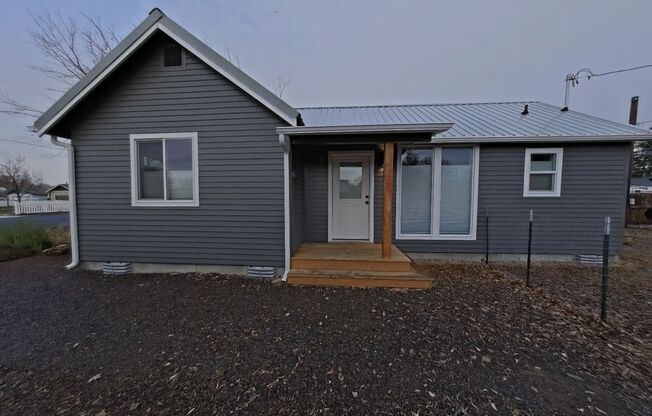 Lovely Remodeled 2 Bedroom Home in the heart of Prineville