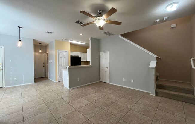 Great 3/2.5 Townhouse in Great Location