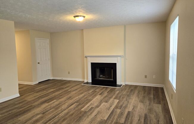 MOVE IN SPECIAL!!!  Single Family Home in Shadow Wood   240918