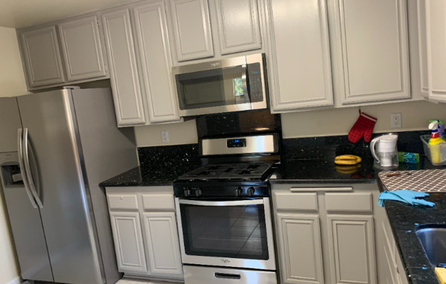 106 BROOKHOLLOW CT