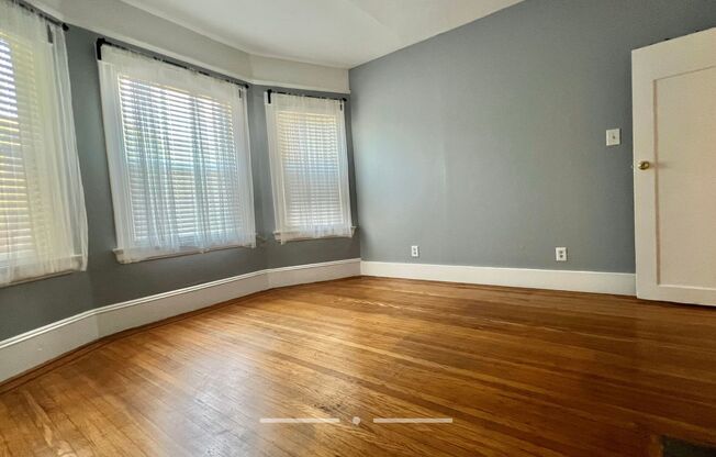 Charming Duplex Lower Unit – 2bd 1ba Nestled in the Heart of Berkeley