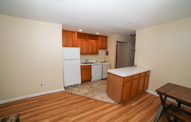 2 beds, 1 bath, 638 sqft, $2,750, Unit 05