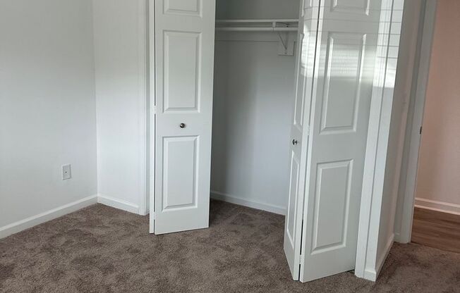 3 beds, 2 baths, 1,200 sqft, $2,295
