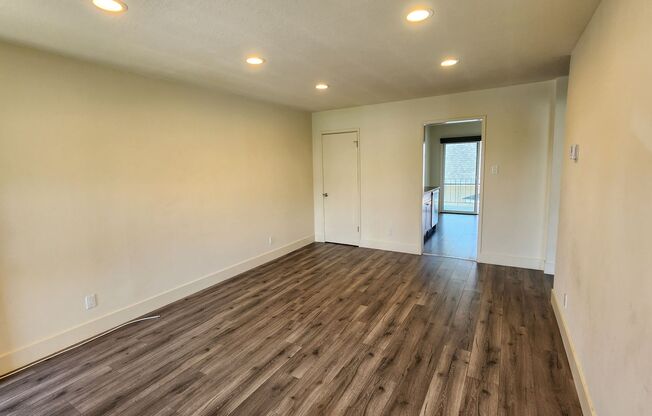 2 beds, 1 bath, 800 sqft, $2,150, Unit 4