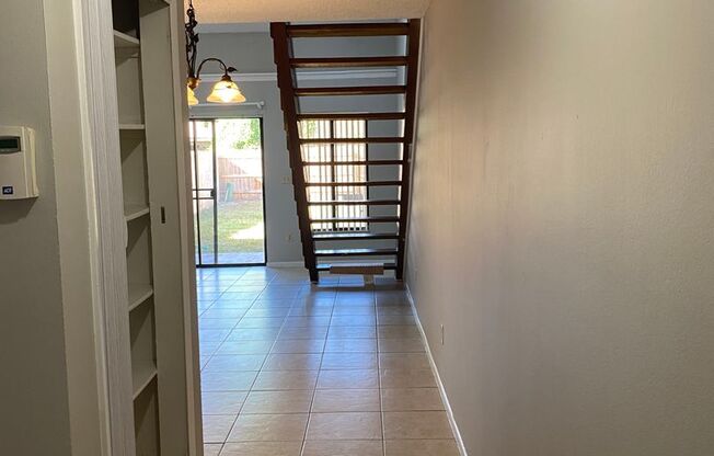 2 bedroom + loft, 2 bathroom townhome near UCF