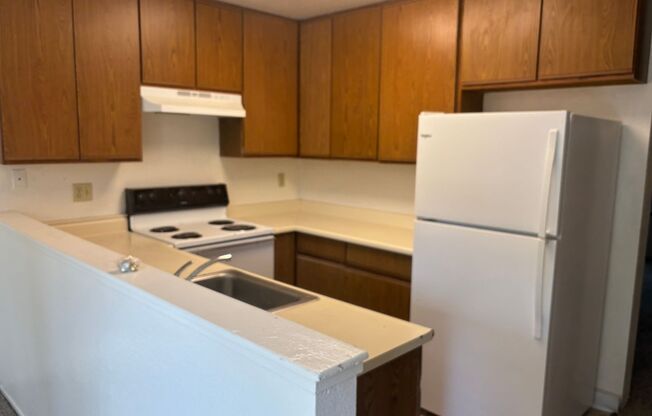 Charming 2bd, 1.5bth condo in highly desirable Hayward location!
