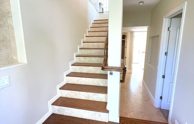 Beautiful 3 bedroom detached townhome with A/C