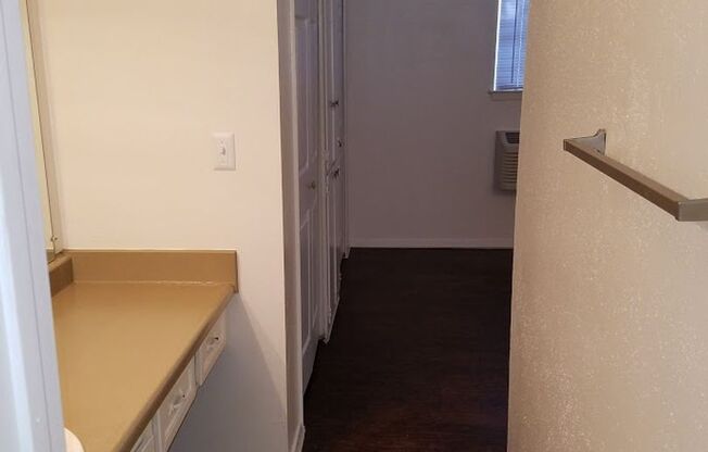 Studio, 1 bath, 415 sqft, $695, Unit *906